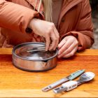 SeaToSummit Detour Stainless Steel Collapsible Pouring Pot összecsukható edény 1,8 L