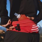 Compressport Freebelt Pro futóöv bottartóval, rajtszámtartóval