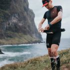 Compressport Freebelt Pro futóöv bottartóval, rajtszámtartóval