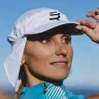 Compressport Ice Cap Sun Shade futósapka jégtartó zsebbel és tarkóvédővel