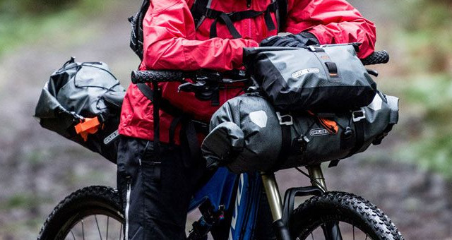 Ortlieb Accessory Pack kormánytáska az Ortlieb Handlebar Pack kormánytáska kiegészítőjeként felszerelve
